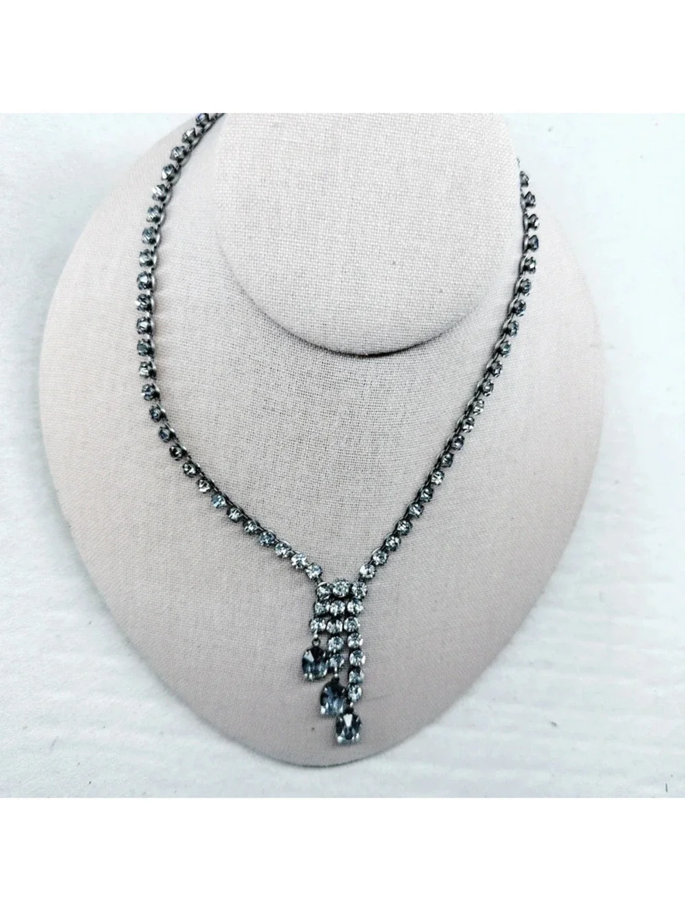 5344mc. Vintage Silvertone Bling Choker